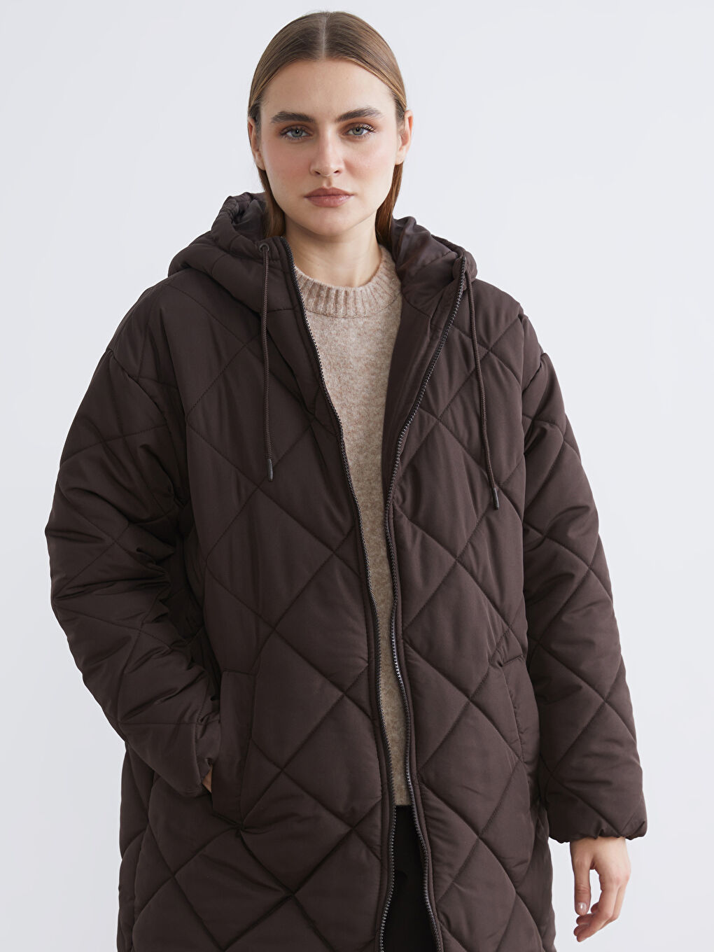 Kahverengi Kapüşonlu Kapitone Kadın Şişme Mont-1