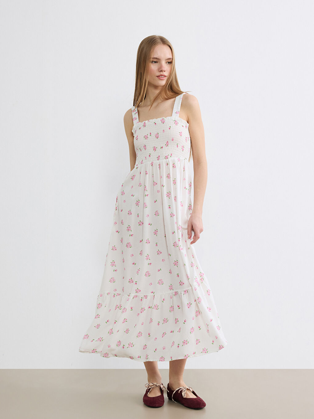 Pembe Kare Yaka Çiçekli Belden Oturtmalı Elbise