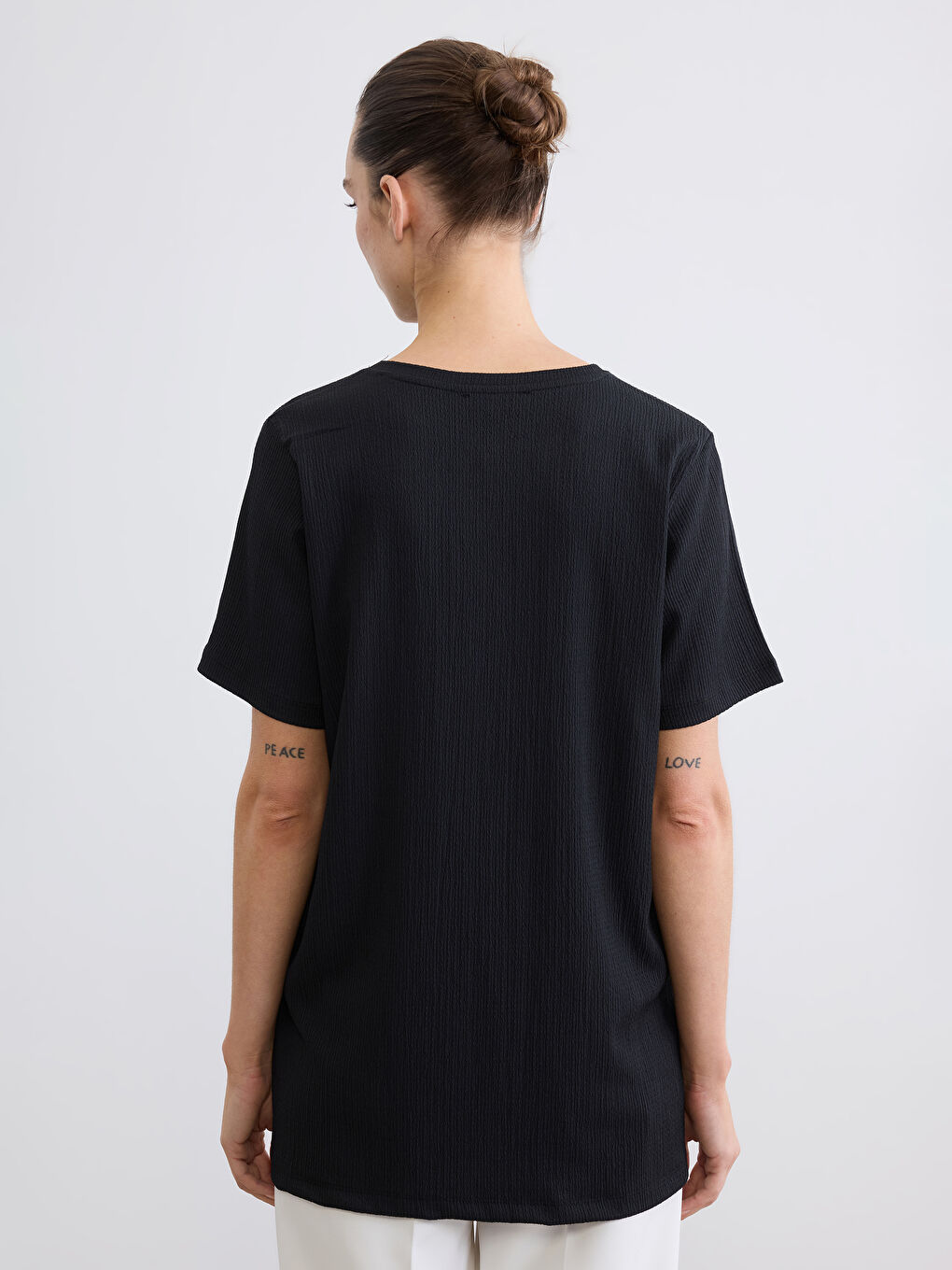 Siyah Bisiklet Yaka Fitilli Kadın Tişört-3