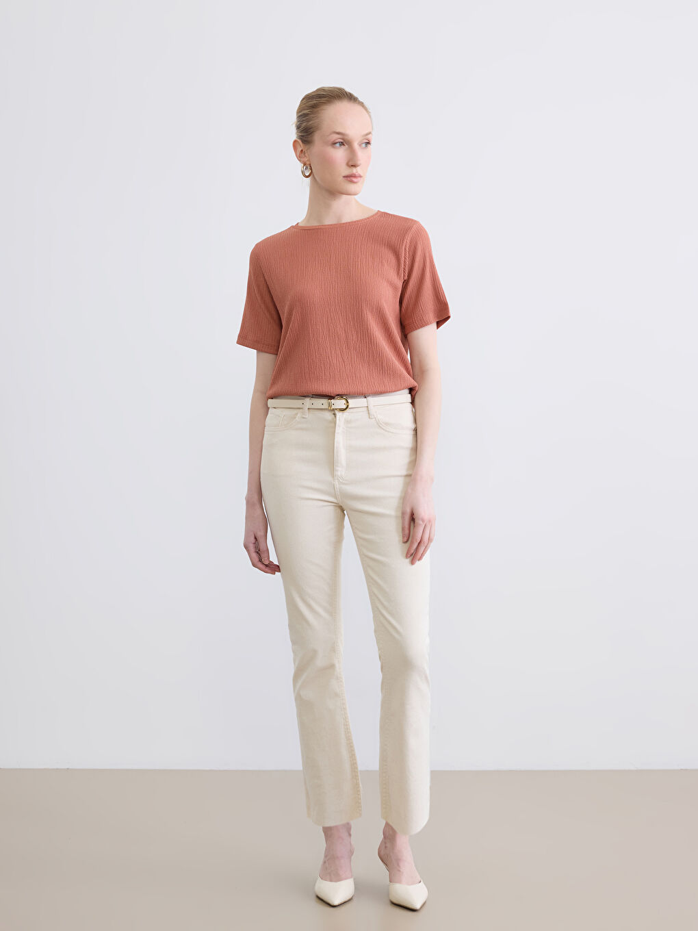 Kahverengi Bisiklet Yaka Fitilli Kadın Tişört-1