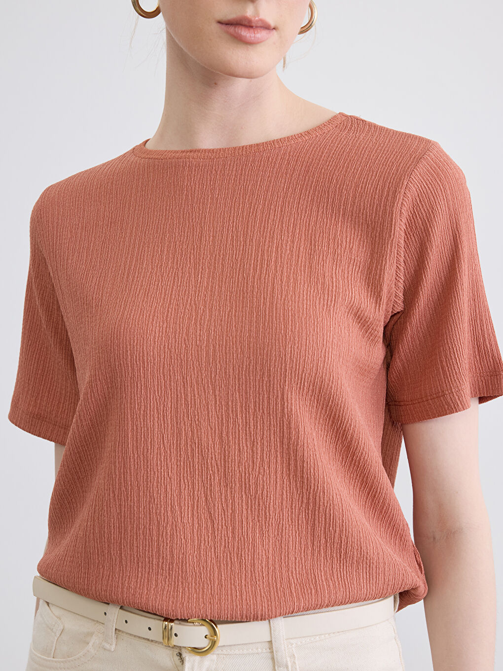 Kahverengi Bisiklet Yaka Fitilli Kadın Tişört-2