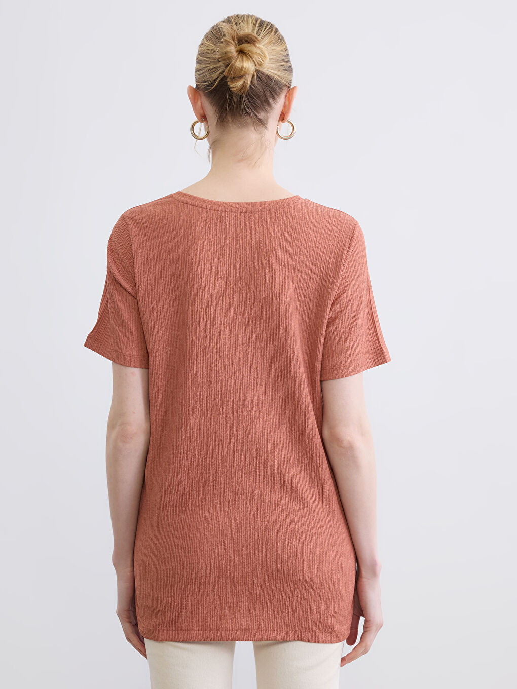 Kahverengi Bisiklet Yaka Fitilli Kadın Tişört-3