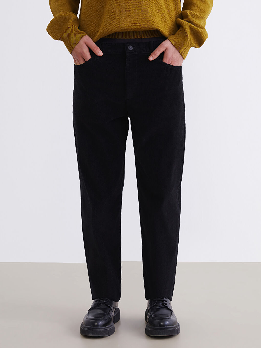 Siyah Standart Kalıp Erkek Kadife  Pantolon-1