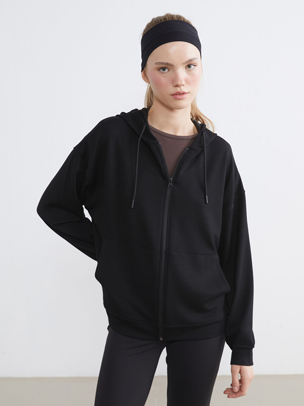 Siyah Kapüşonlu Soft Touch Kadın Fermuarlı Sweatshirt-3