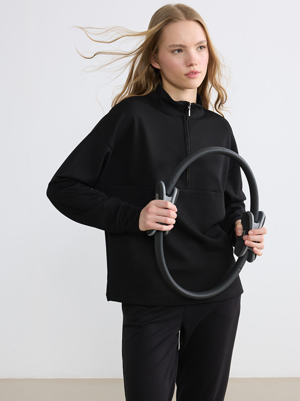 Siyah Dik Yaka Soft Touch Oversize Kadın Sweatshirt