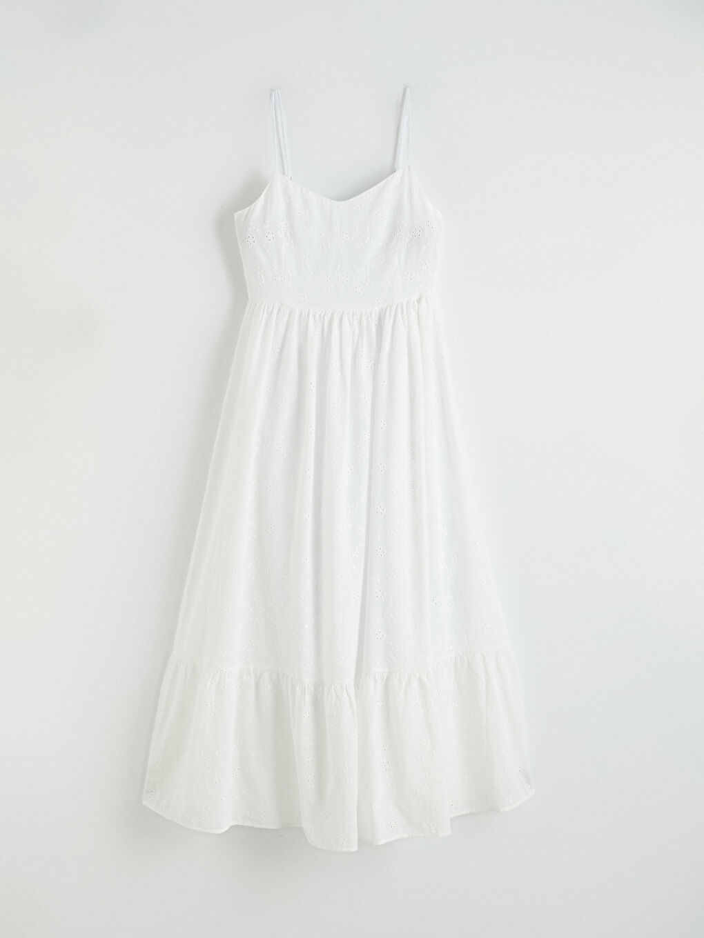 Beyaz Kalp Yaka İp İp Askılı Ajurlu Elbise-3