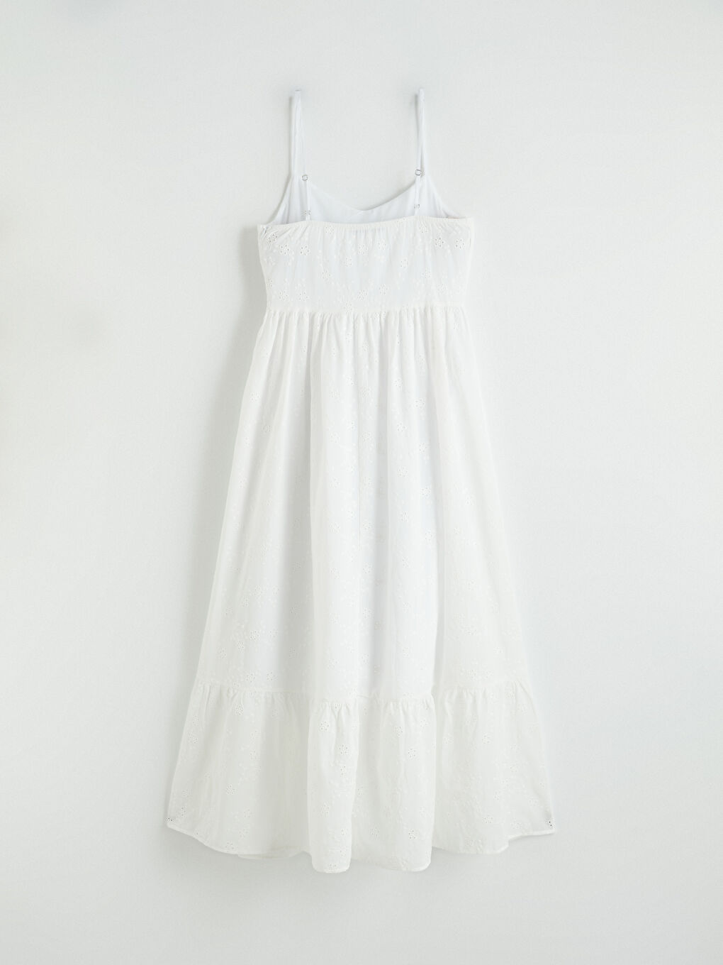 Beyaz Kalp Yaka İp İp Askılı Ajurlu Elbise-4