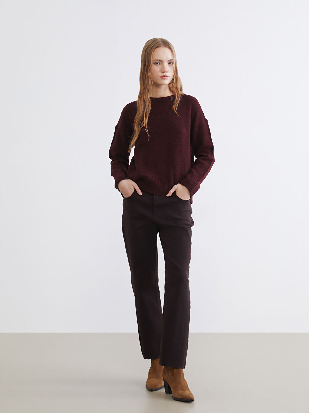 Cropped Straight Fit Women's Jeans