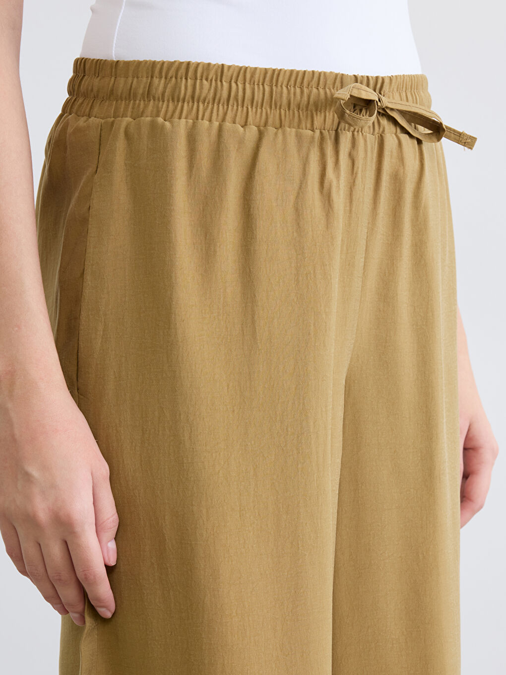 Yeşil Beli Lastikli Geniş Paça Kadın Pantolon-2