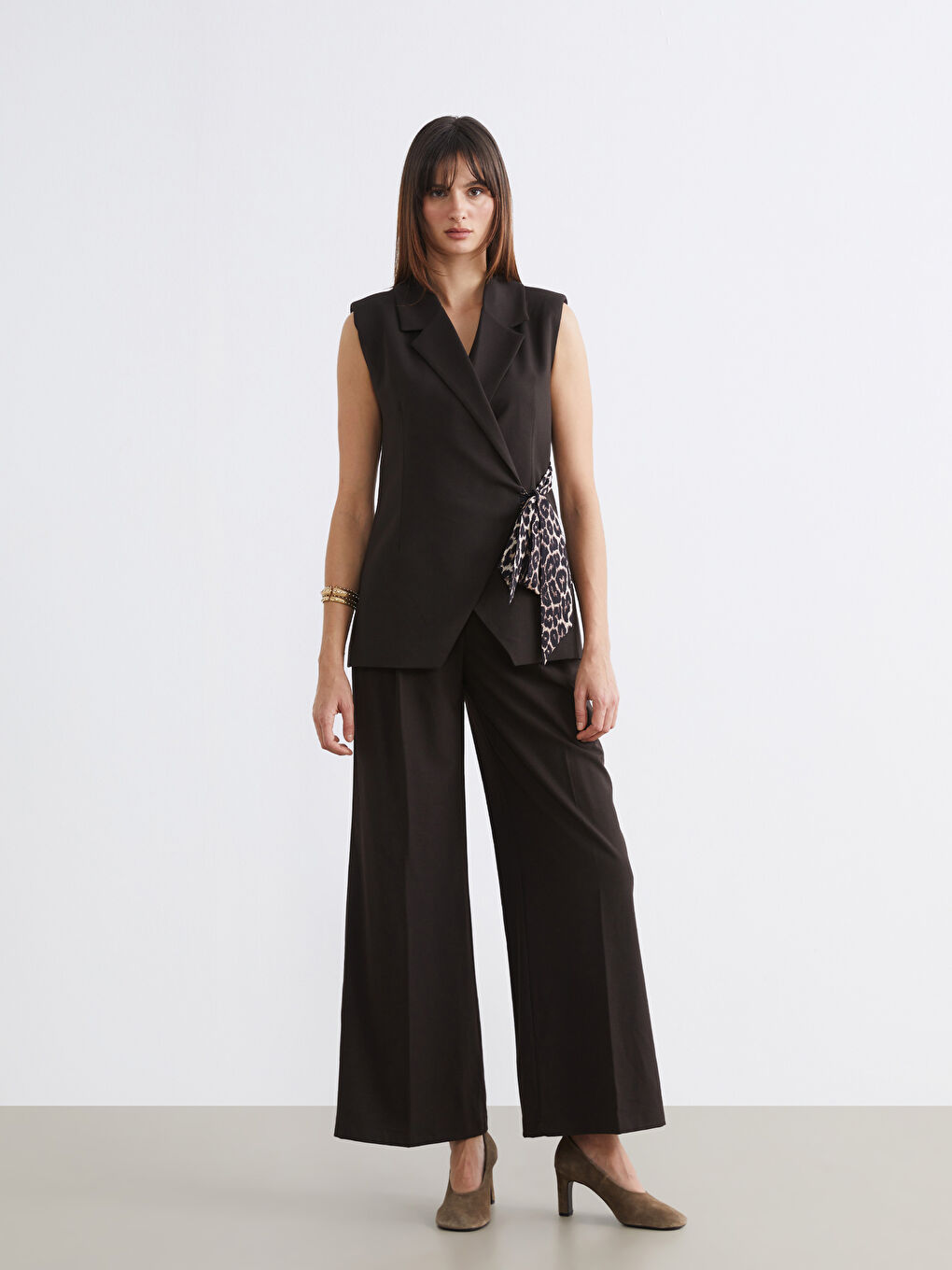 Kahverengi Kruvaze Yaka Fular Bağlamalı Kadın Klasik Yelek-2