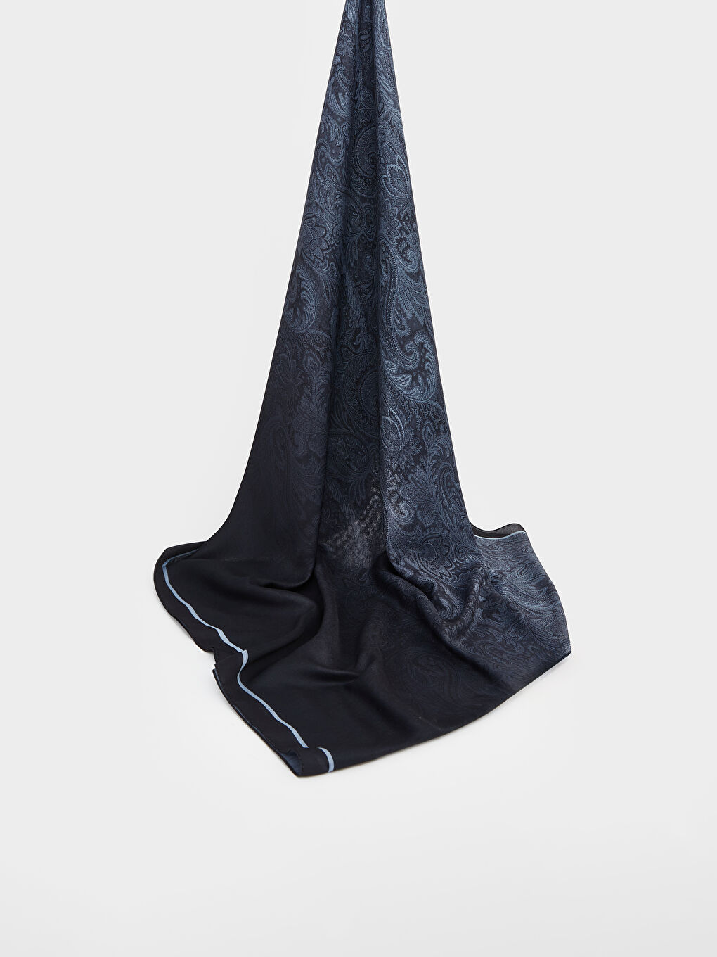 Siyah Desenli Kadın Şal