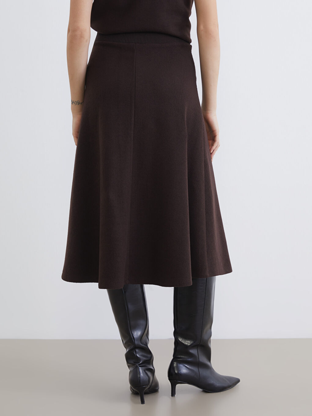 تەنورە قاوه‌یی ژن-3