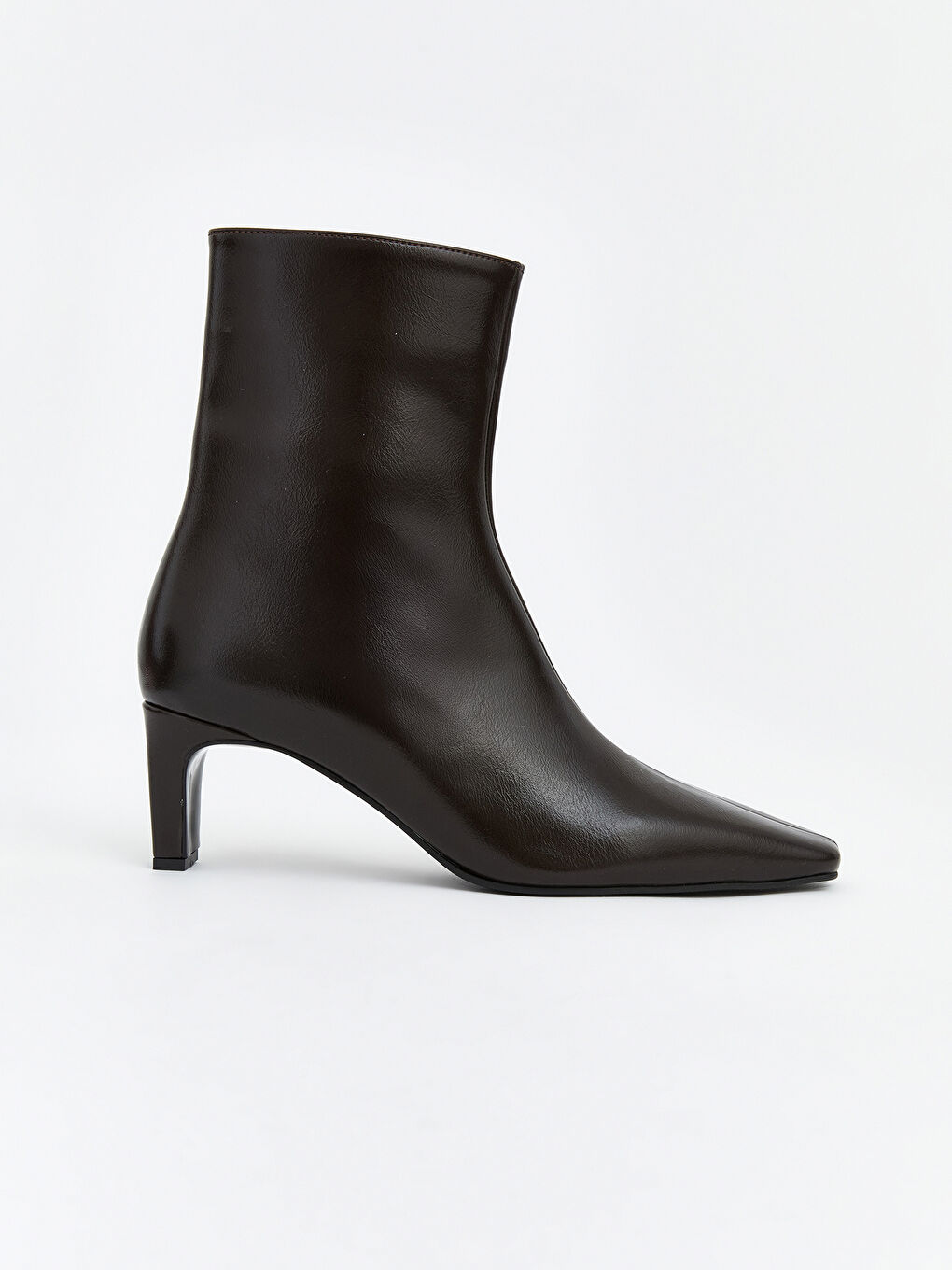 Kahverengi Deri Görünümlü Kadın Bot-1