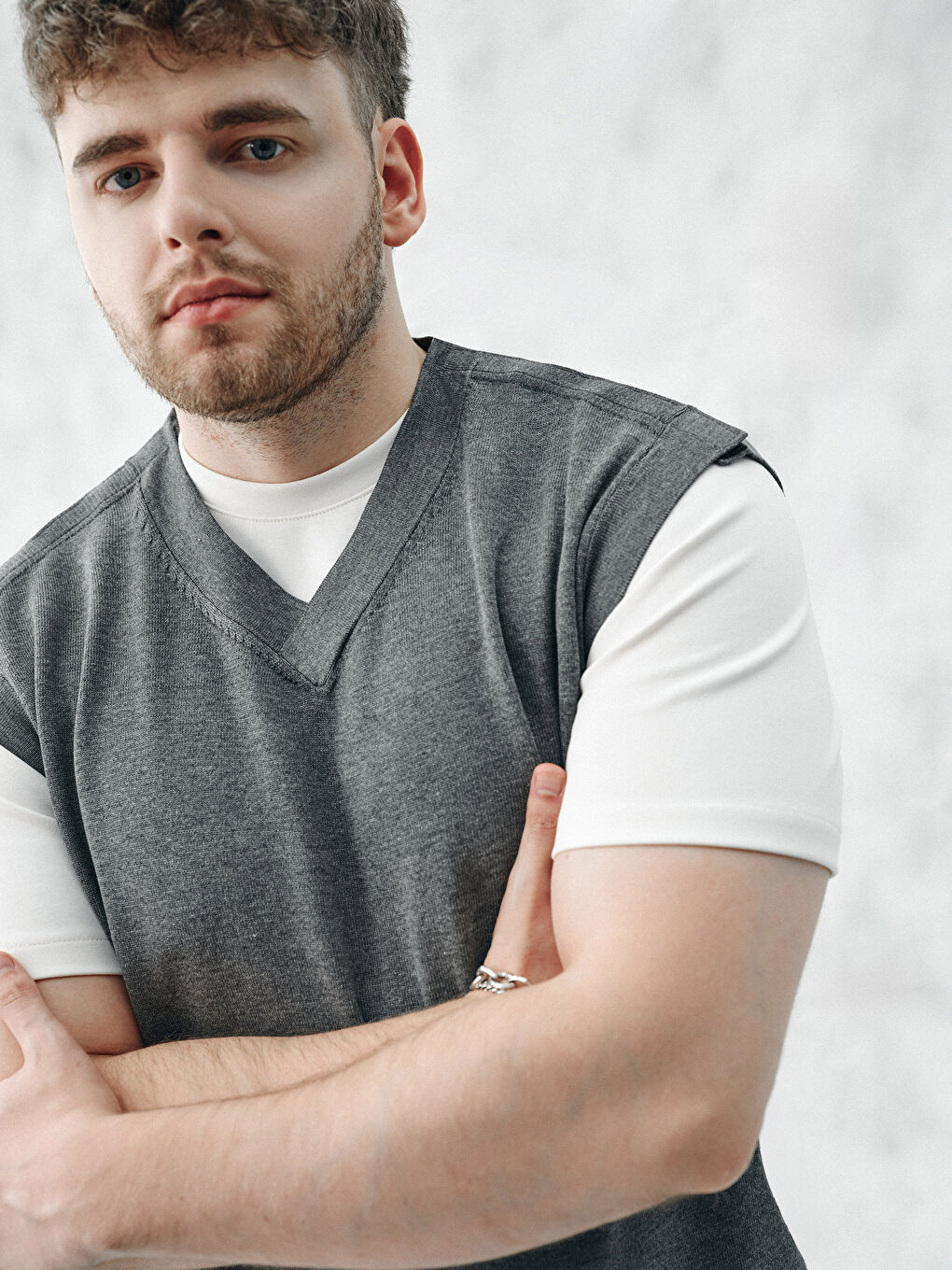 Gri Kolay Giyilebilir Omuzdan Cırt Cırtlı Erkek Süveter-1