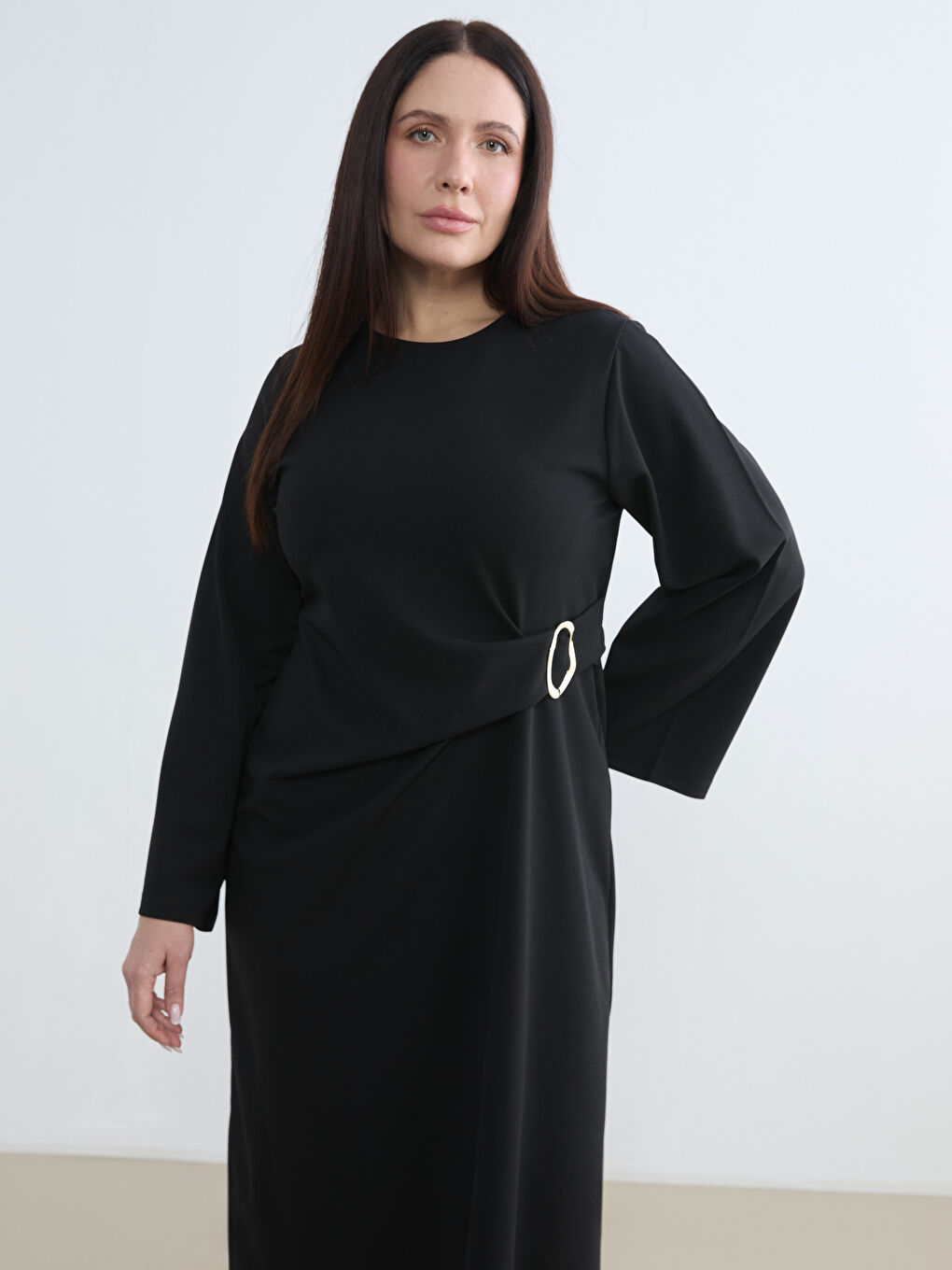 Siyah Bisiklet Yaka Metal Tokalı Büzgülü Elbise-5