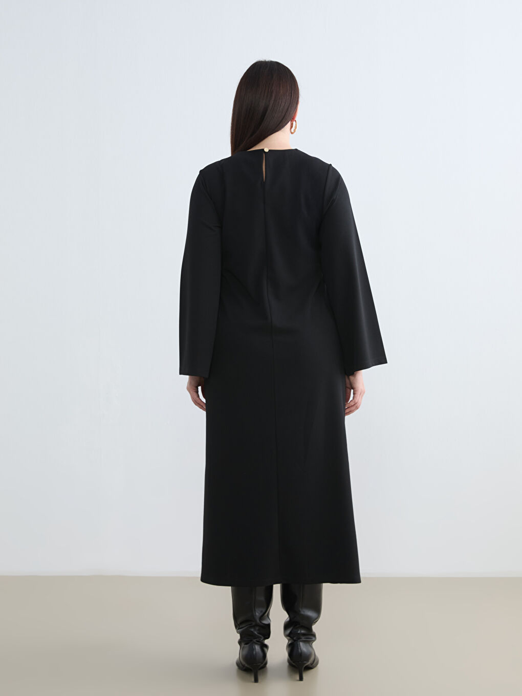 Siyah Bisiklet Yaka Metal Tokalı Büzgülü Elbise-7