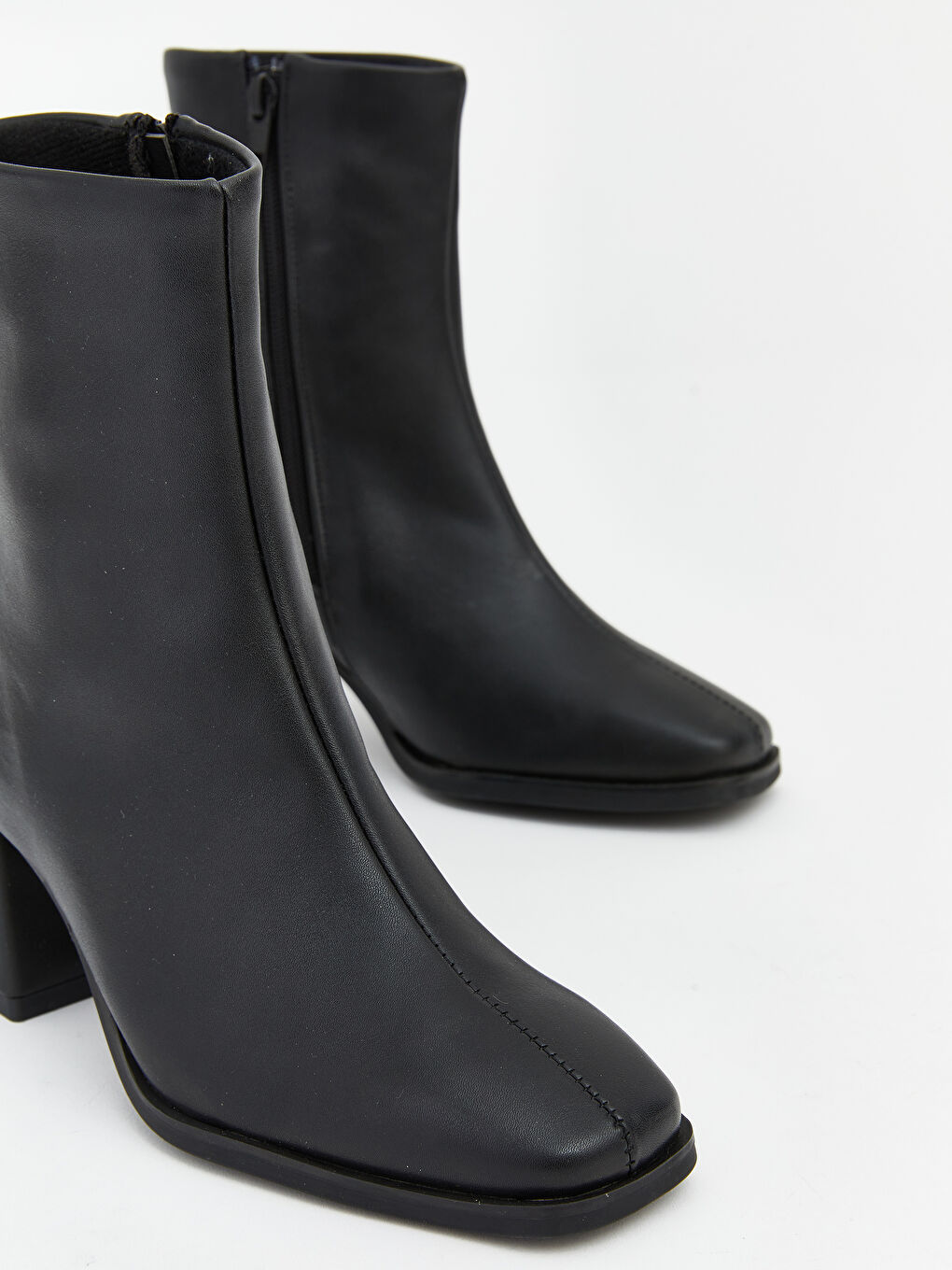 Siyah Fermuar Kapamalı Kare Burunlu Topuklu Kadın Bot-2