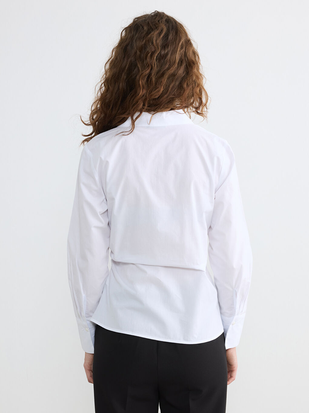 Beyaz Gömlek Yaka Kruvaze Kesim Büzgülü Bluz-3