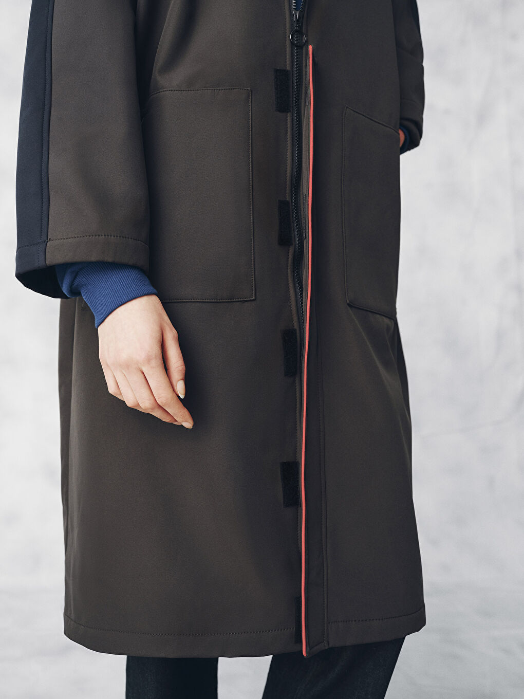 Antrasit Kolay Giyilebilir Fermuarlı Kapüşonlu Kadın Mont-6