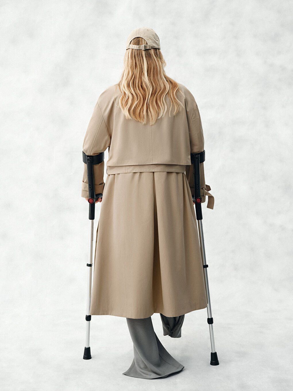 Haki Kolay Giyilebilir Cırt Bantlı ve Fermuarlı Kadın Trençkot-3