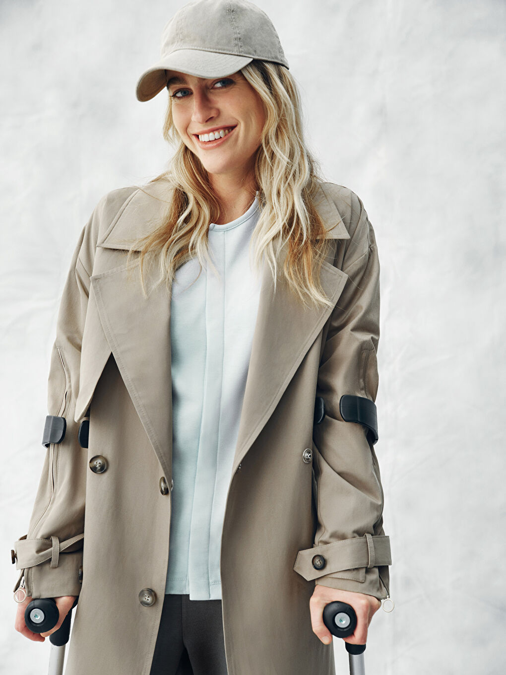 Haki Kolay Giyilebilir Cırt Bantlı ve Fermuarlı Kadın Trençkot-1