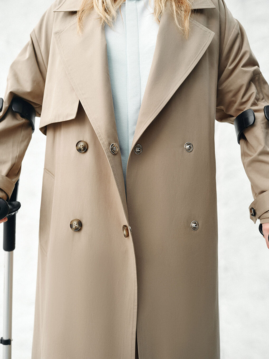 Haki Kolay Giyilebilir Cırt Bantlı ve Fermuarlı Kadın Trençkot-5