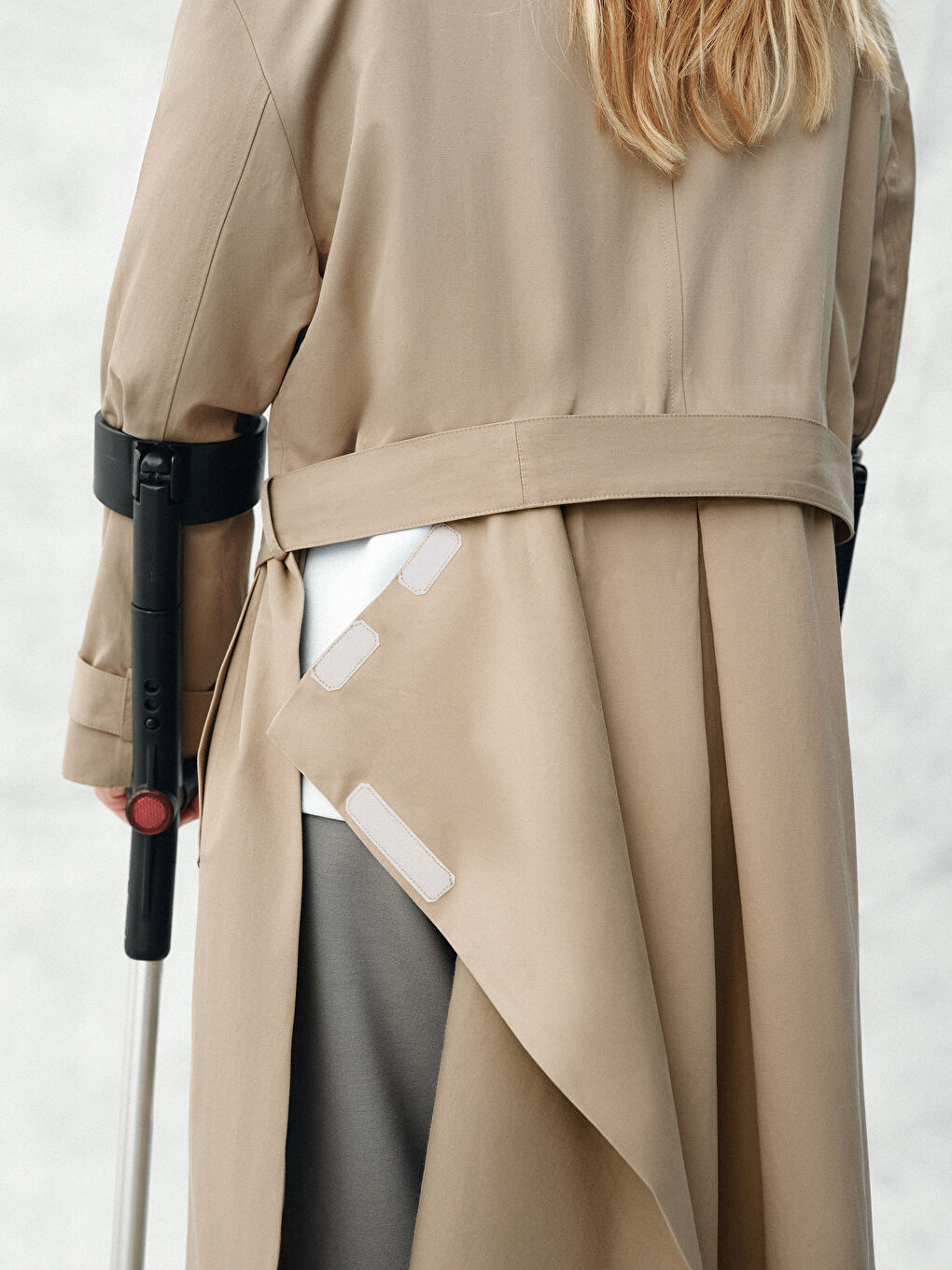 Haki Kolay Giyilebilir Cırt Bantlı ve Fermuarlı Kadın Trençkot-6