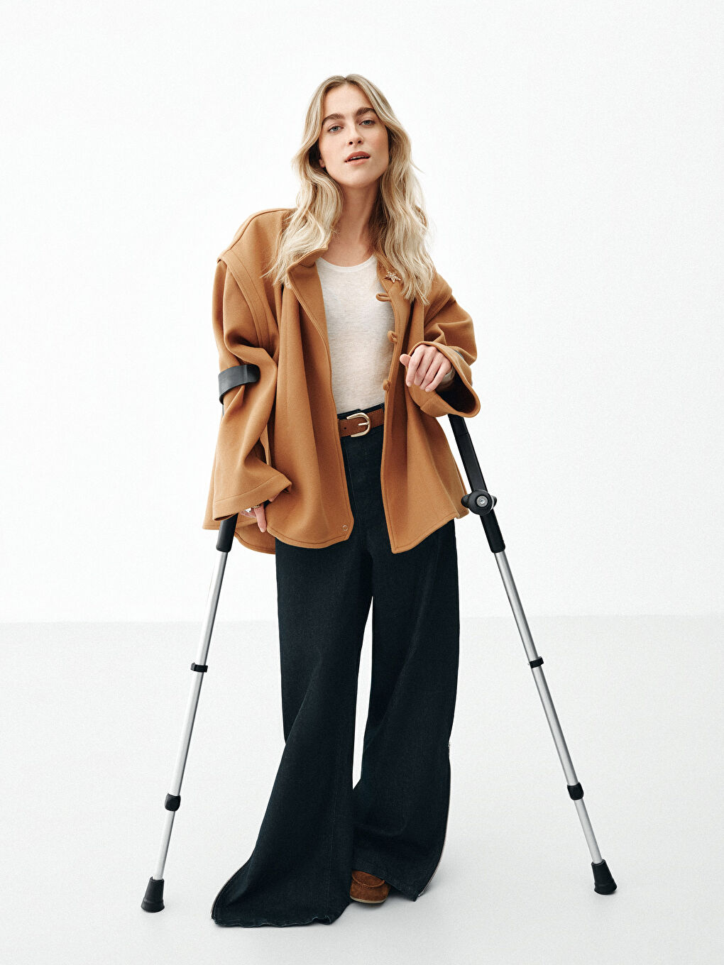 Kahverengi Kolları Çıkarılabilir Kadın Kaşe Kaban-1