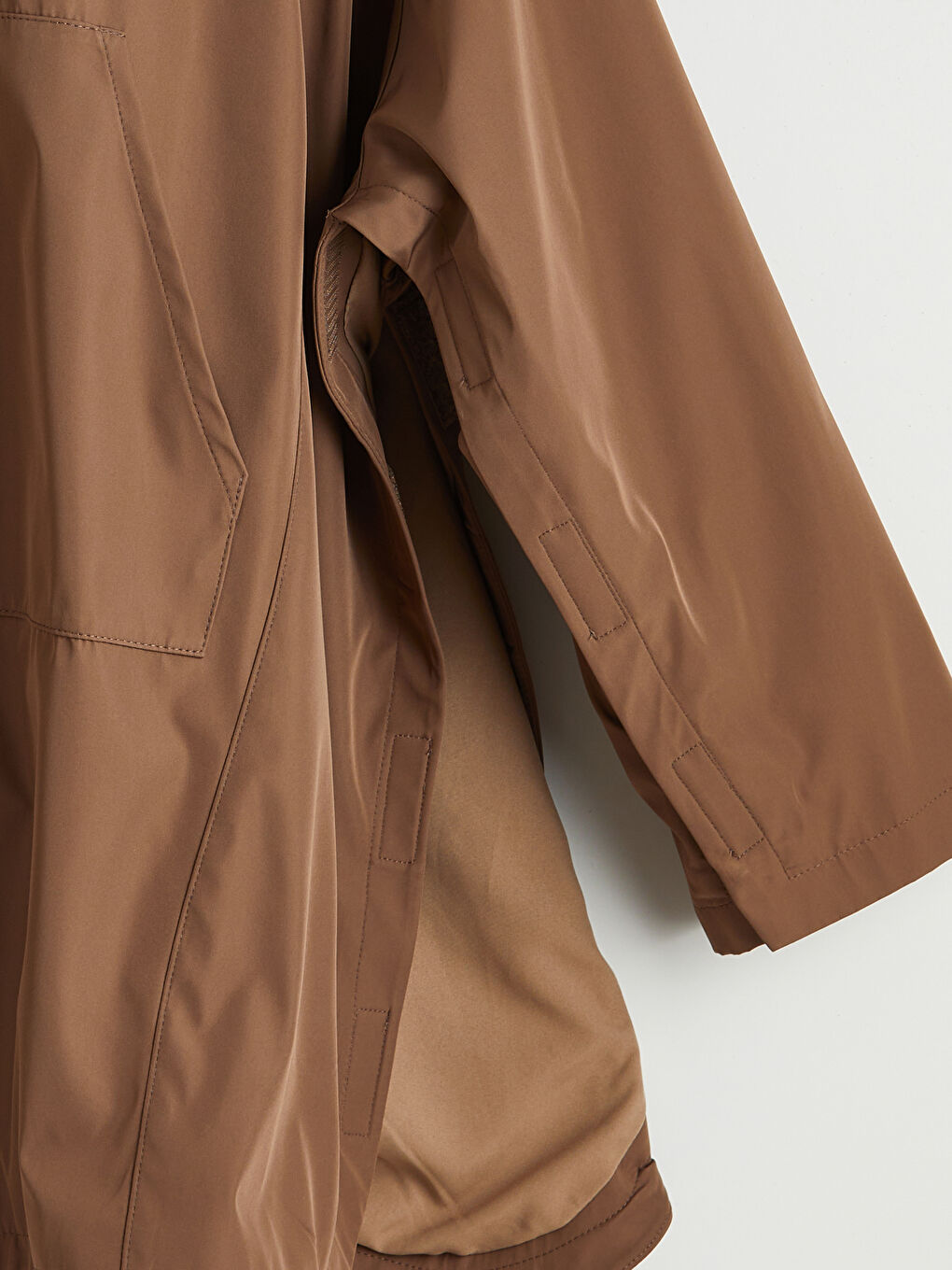 Kahverengi Kolay Giyilebilir Yanlardan Cırt Bant Kapamalı Kadın Yağmurluk-7