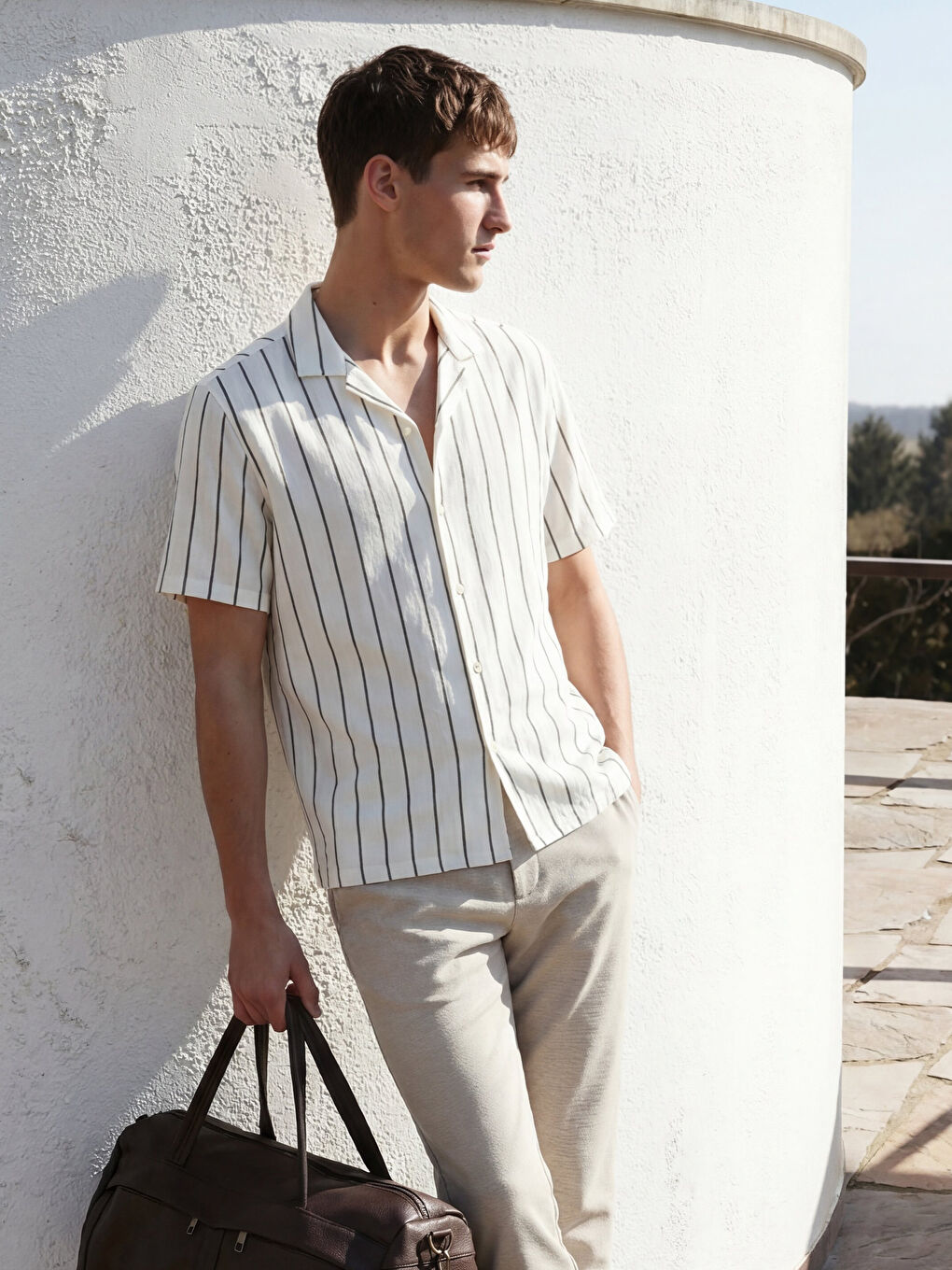 قميص رجالي بخطوط بتصميم عادي