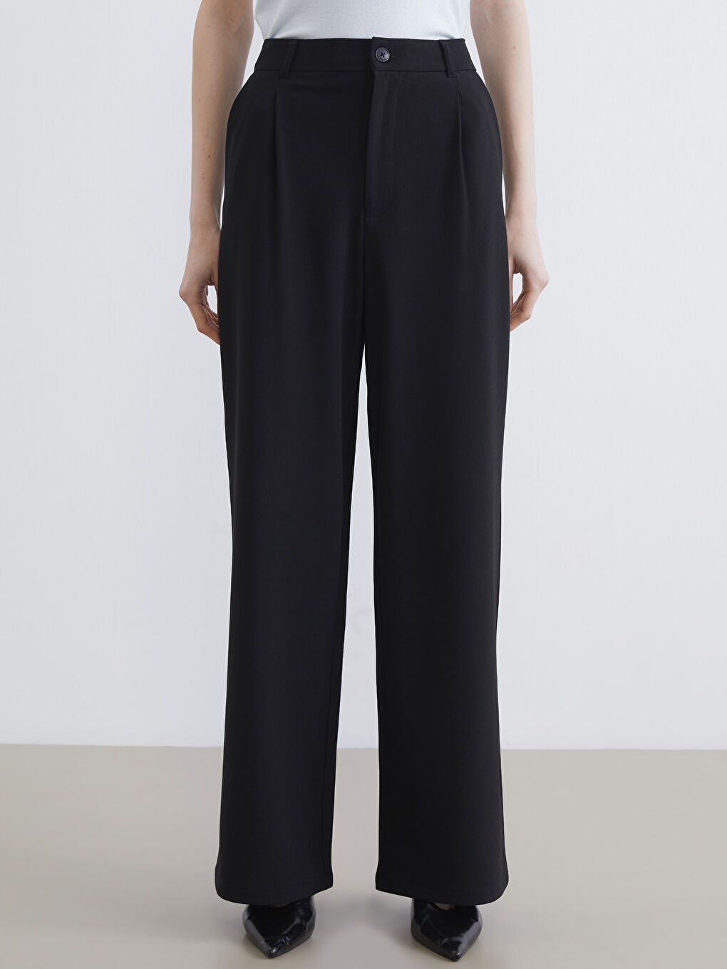 Siyah Loose Fit Geniş Paça Kadın Pileli Pantolon-2