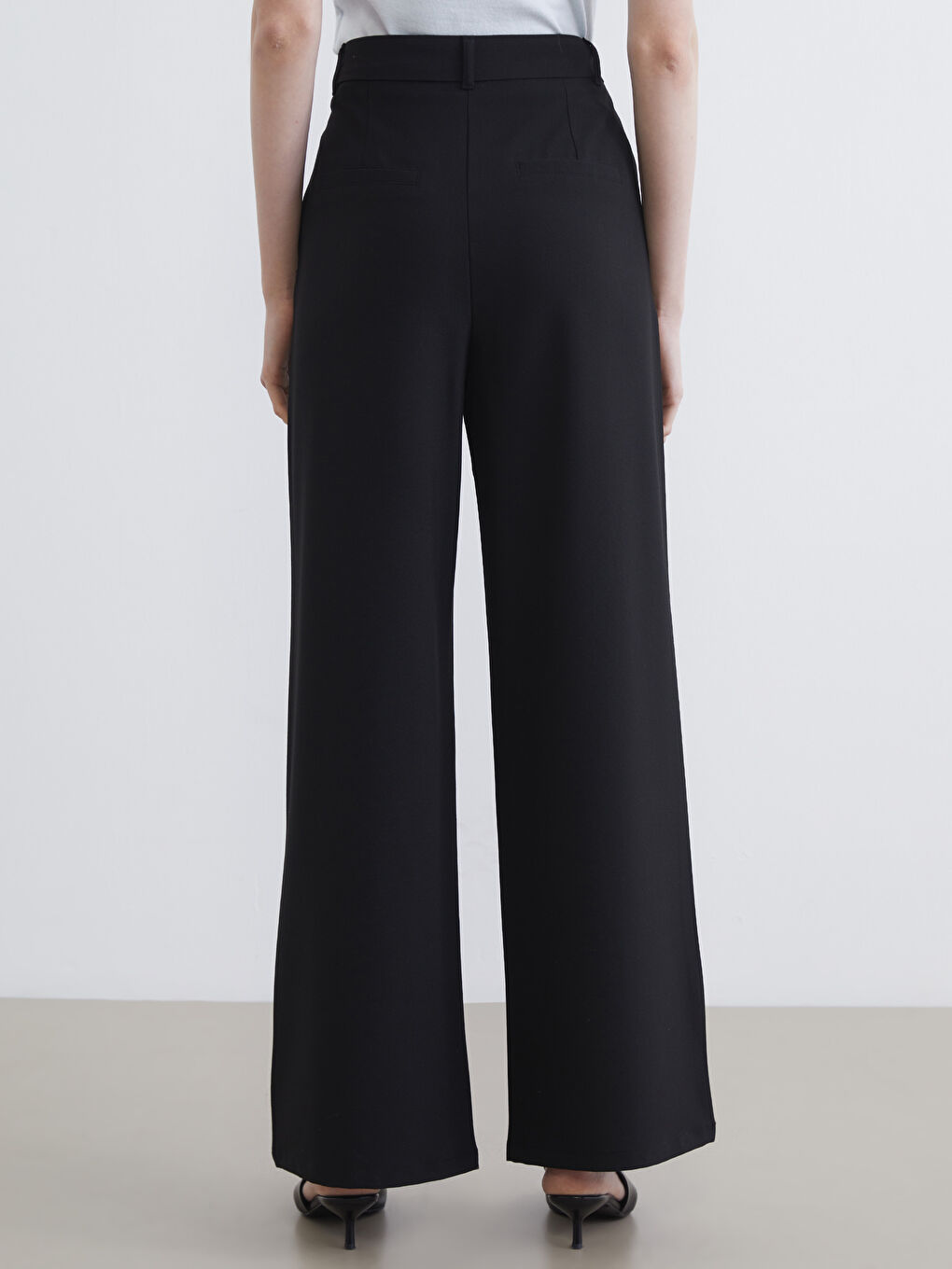 Siyah Loose Fit Geniş Paça Kadın Pileli Pantolon-4