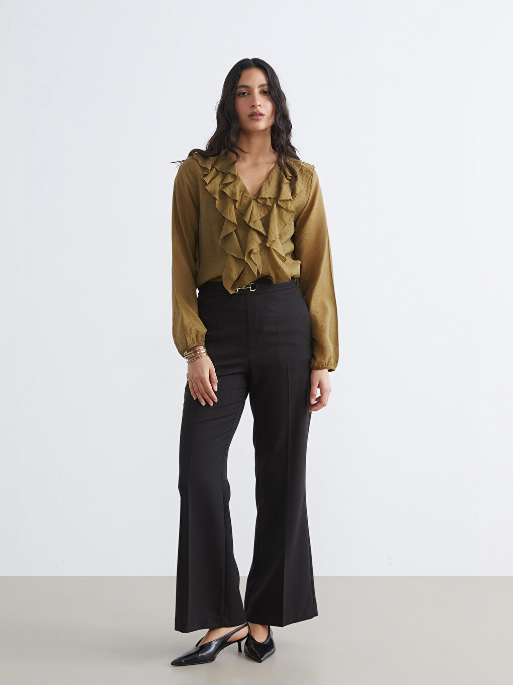 Siyah Standart Fit Toka Detaylı Kadın Pantolon