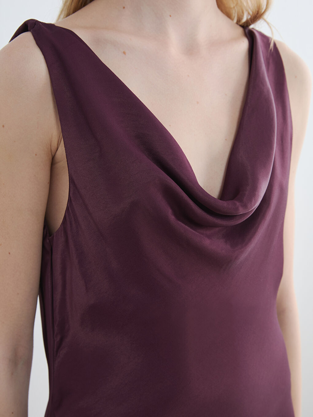 Bordo Dökümlü Yaka Saten Elbise-2