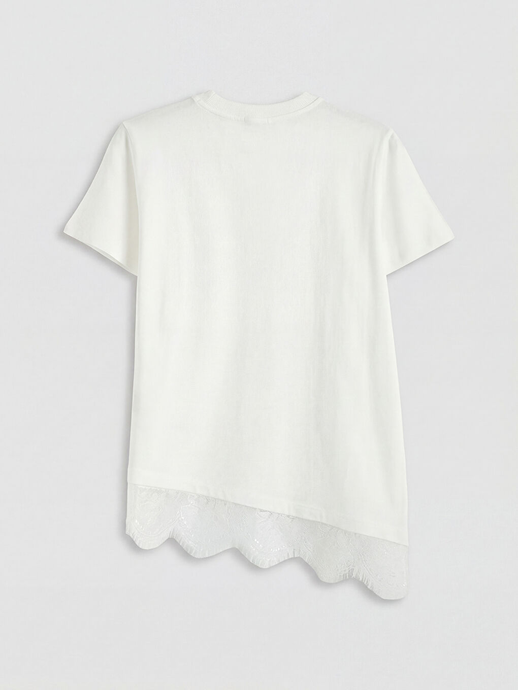 Ekru Dantel Detaylı Asimetrik Kesim Kadın Tişört-1