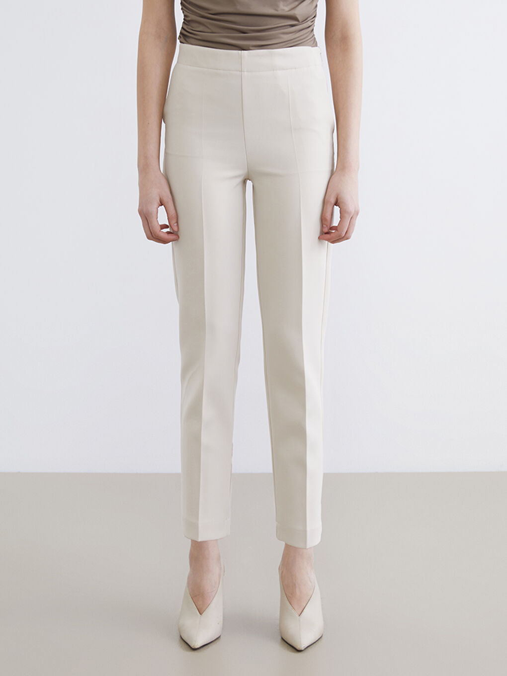 Bej Beli Fermuarlı Dar Fit Kadın Pantolon-1