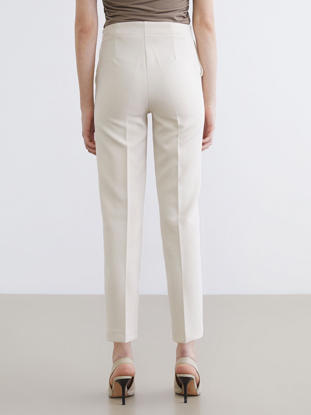 Bej Beli Fermuarlı Dar Fit Kadın Pantolon-3