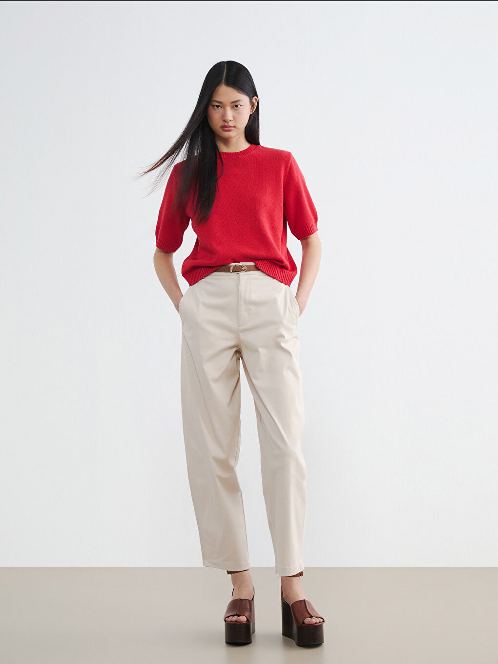 Ženske pantalone od gabardina sa kaišem