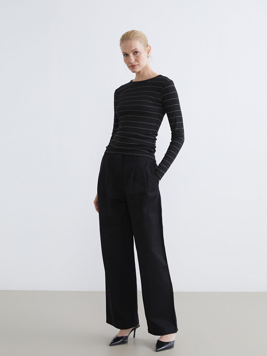 Siyah Bisiklet Yaka Çizgili Kadın Body-1