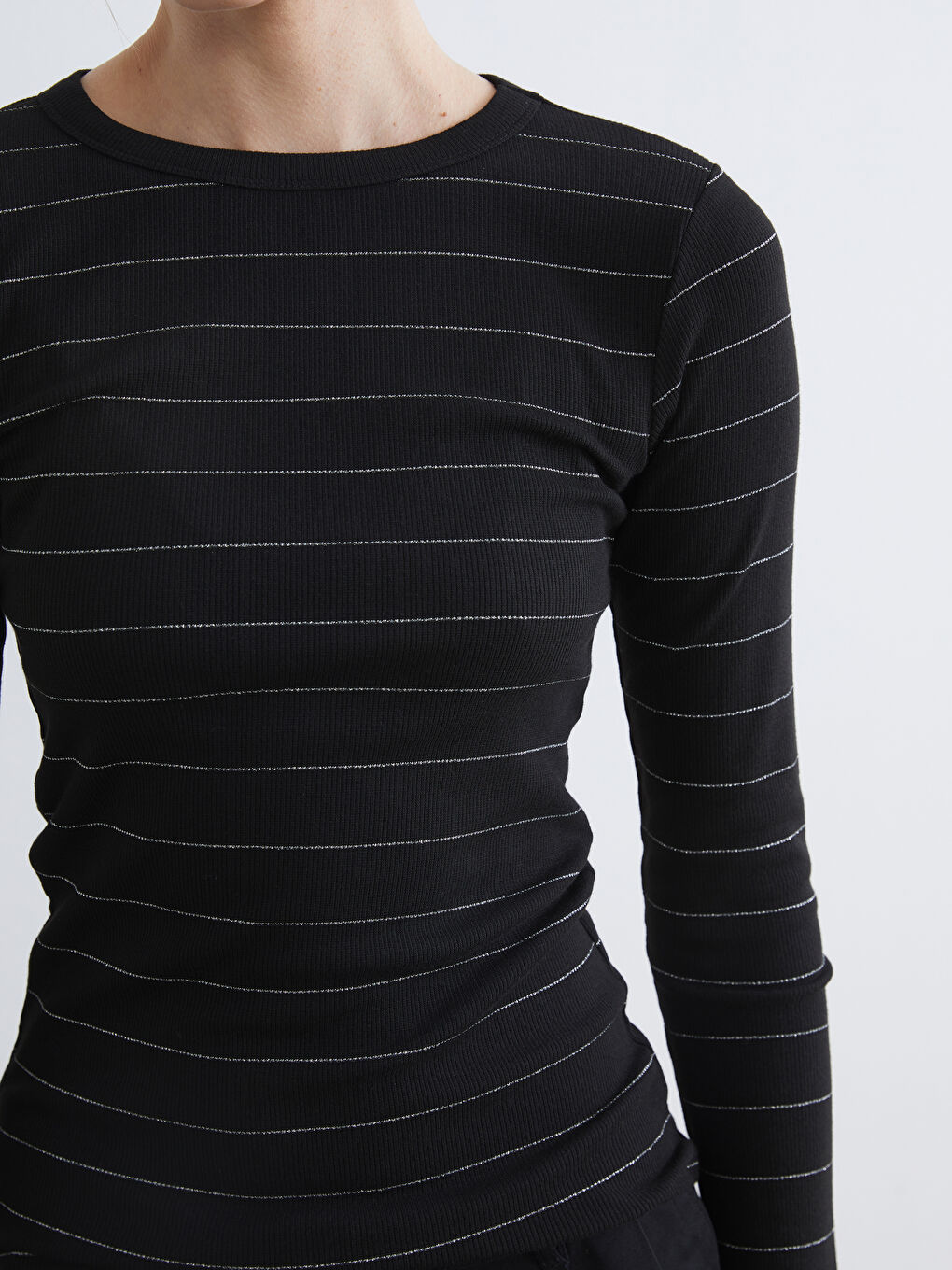 Siyah Bisiklet Yaka Çizgili Kadın Body-2