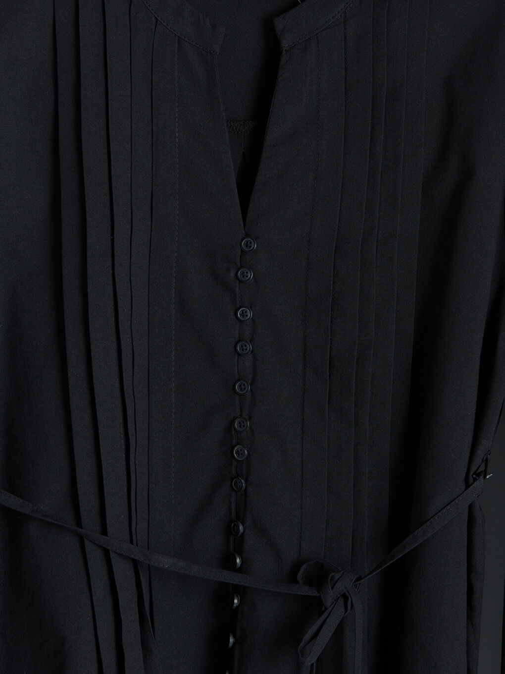 Siyah Kaçık Yaka Büzgülü Bluz-1