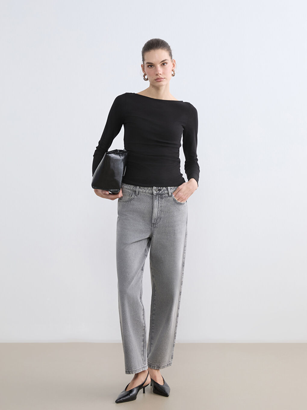 Siyah Kayık Yaka Büzgülü Body	-1