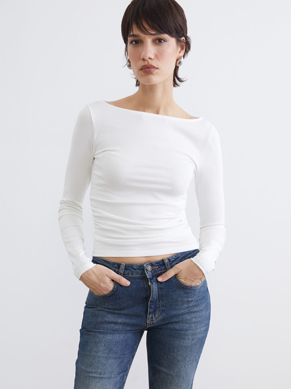 Ekru Kayık Yaka Büzgülü Body	