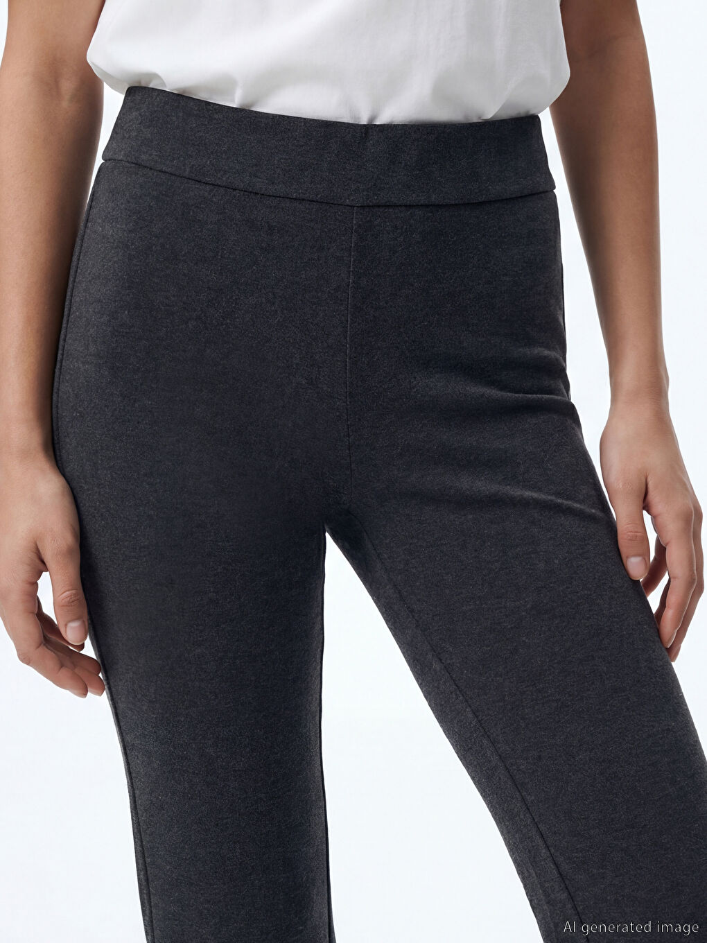 Дамски джогър с разкроен дизайн-2