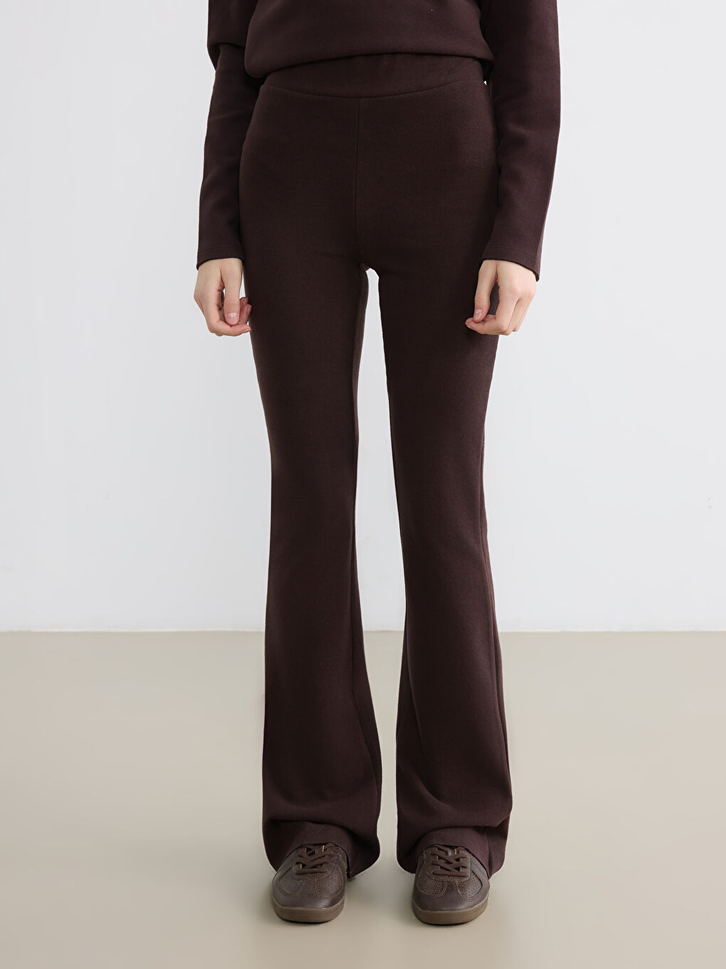 Дамски джогър с разкроен дизайн-1