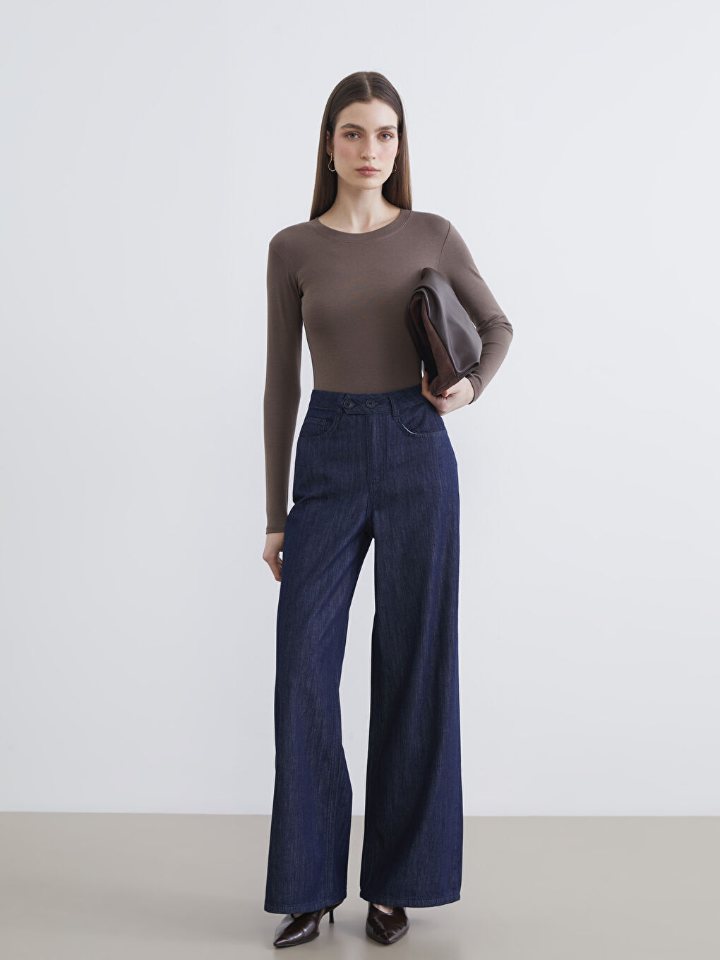 جينز واسع للسيدات