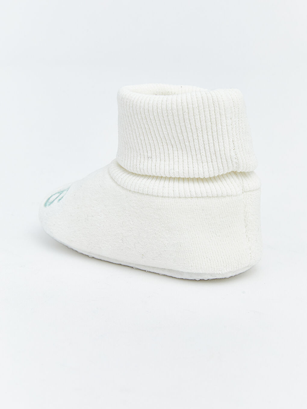 Beyaz Nakışlı Kız Bebek Çoraplı Ev Ayakkabısı-4
