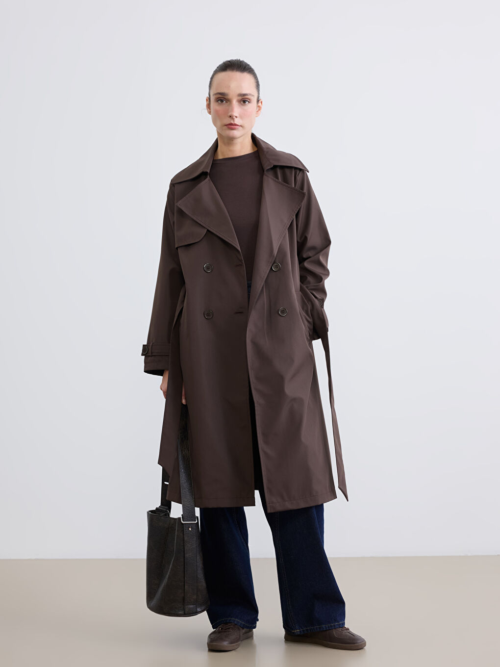 Kahverengi Kruvaze Yaka Kuşaklı Kadın Trençkot-1