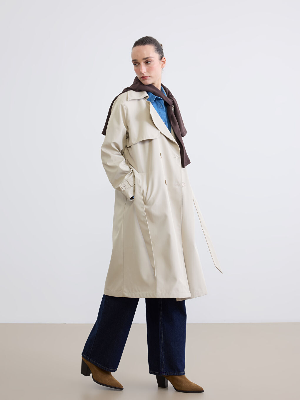 Bej Kruvaze Yaka Kuşaklı Kadın Trençkot-1