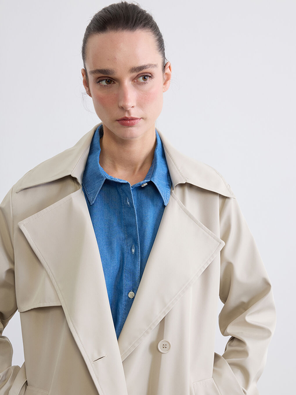 Bej Kruvaze Yaka Kuşaklı Kadın Trençkot-2